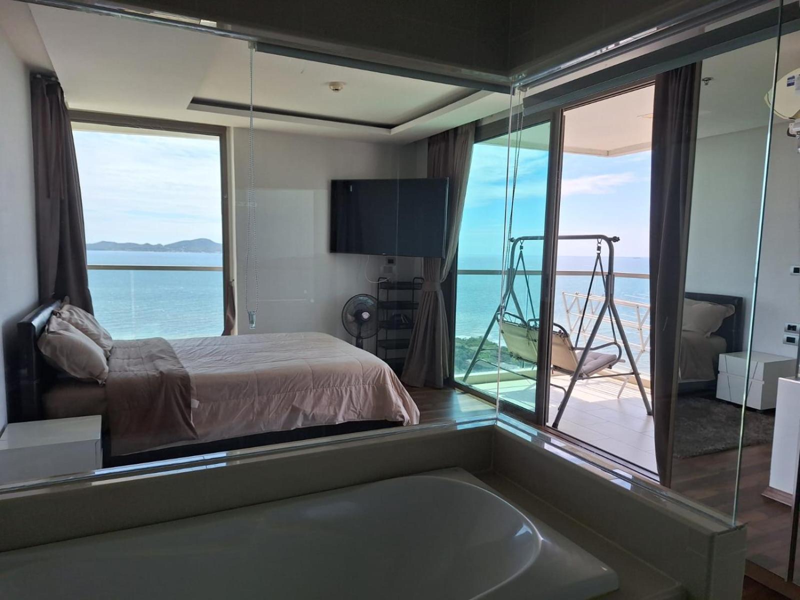 Apartment The Peak Towers Sea View