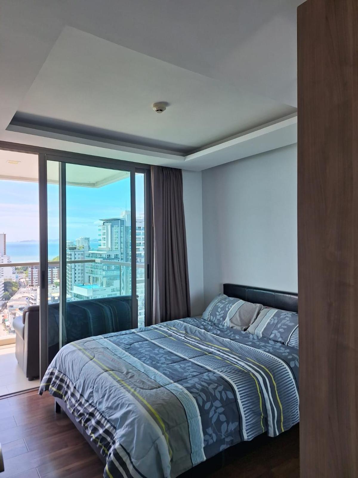 The Peak Towers Sea View Apartment Pattaya